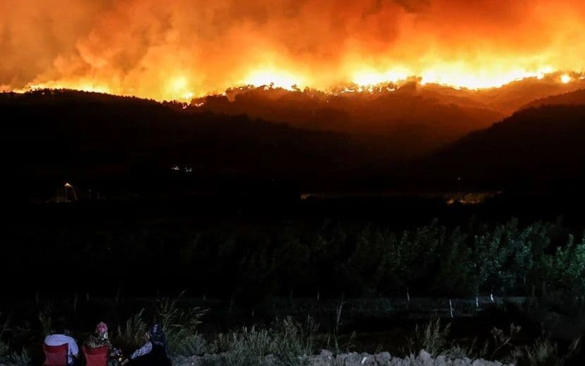 Çanakkale’deki Orman Yangını Nedeniyle 9 Köy Boşaltıldı