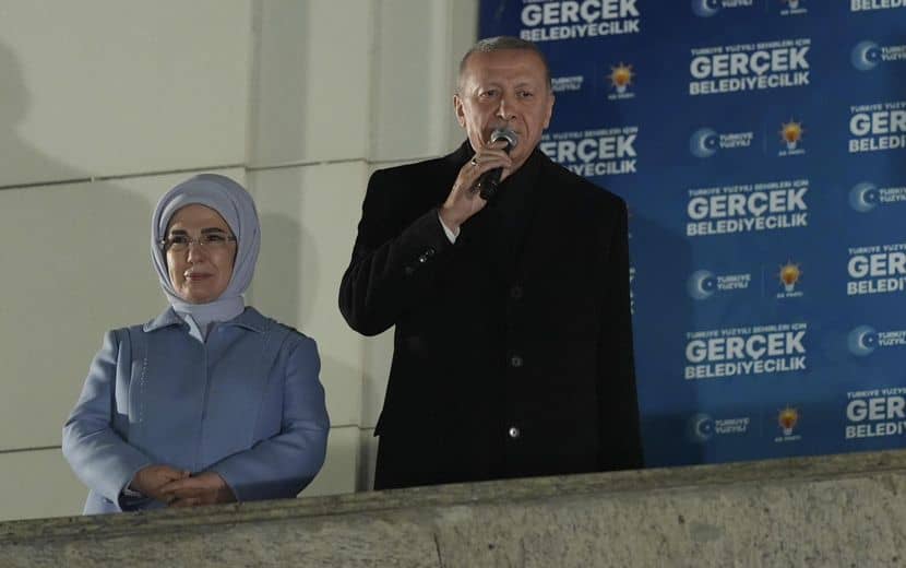 Erdoğan’dan Balkonda Aynı Slogan: “Demokrasi Kazandı”