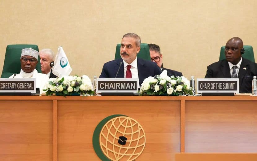 Gazze’de Hastaneler Yıkılıyor, İİT Konuşmaya Devam Ediyor