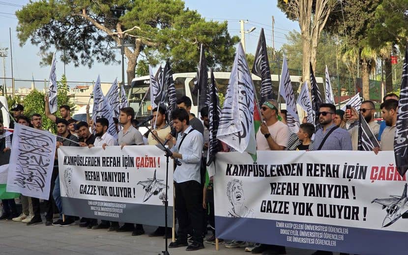 Köklü Değişim Gençlik Kolları’ndan İzmir’de Gazze’ye Destek