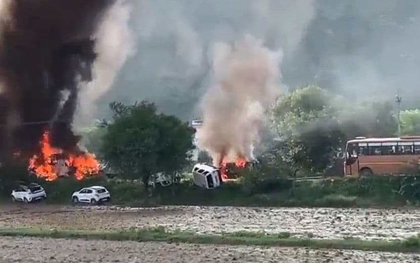 Hindistan’da Ateşe Verilen Camide Bir Müslüman Katledildi