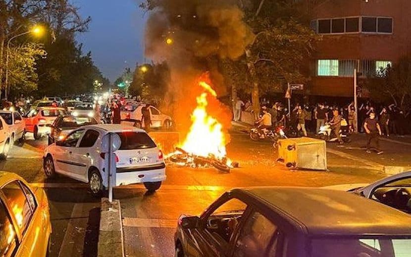 İran’dan Geri Adım: 22 Bin Protestocuya Af