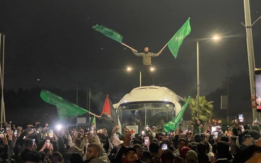 İşgalci “İsrail” Hapishanesinde Esir Tutulan 39 Kadın ve Çocuk Serbest