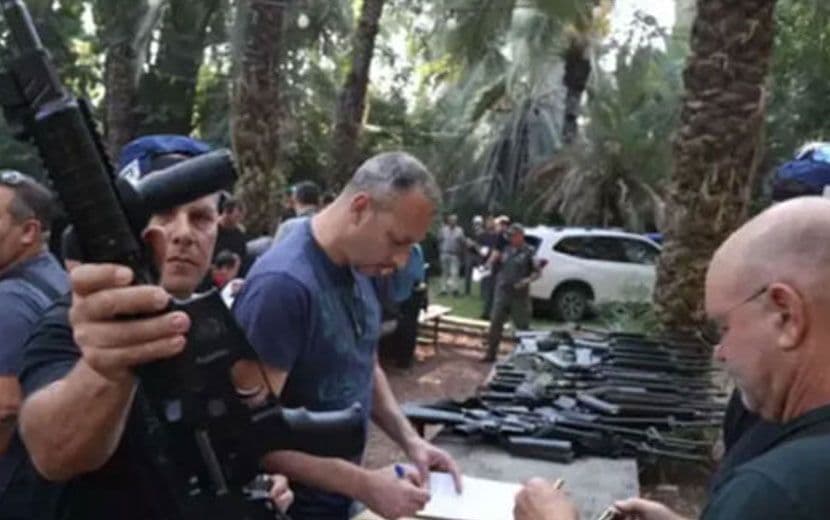 İşgalci “İsrail”, Yahudileri Hızla Silahlandırıyor