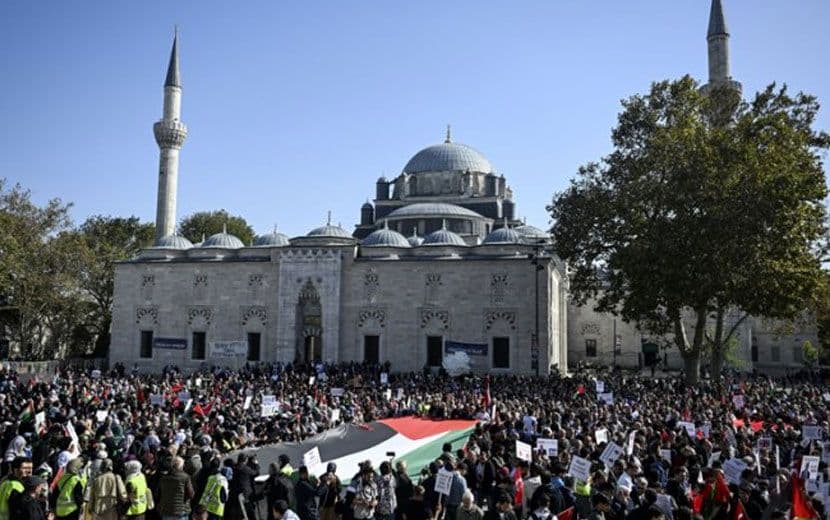 İşgalci “İsrail”in Vahşi Saldırıları Beyazıt Meydanı’nda Protesto Edildi