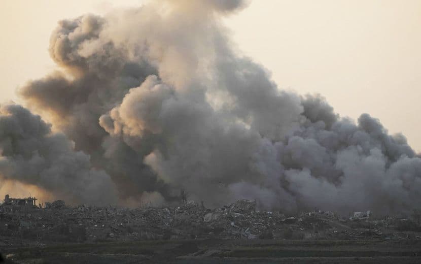 İşgalci Yahudi Varlığı, Gazze’de Bir Hastaneyi Daha Vurdu