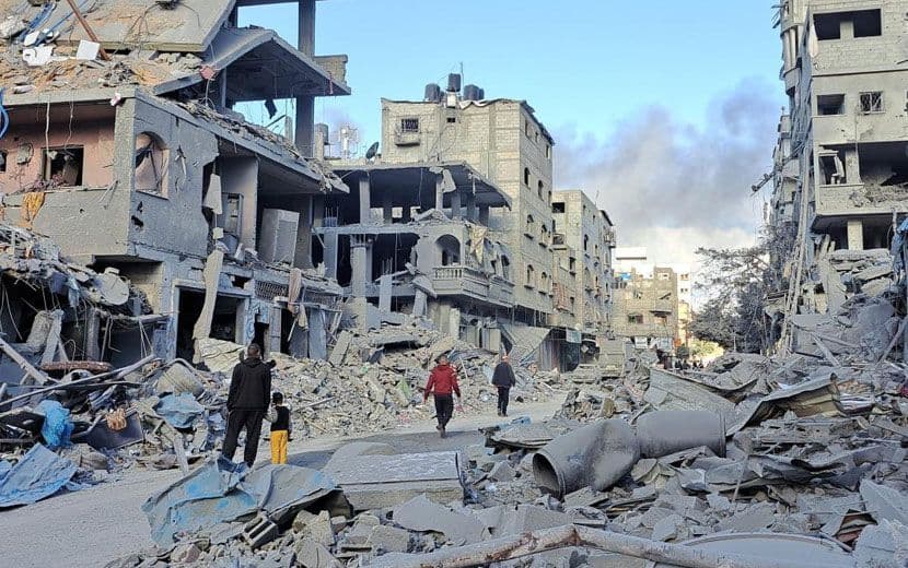 İslam Beldeleri Kınarken, Gazze’de Şehit Sayısı 20 Bini Aştı