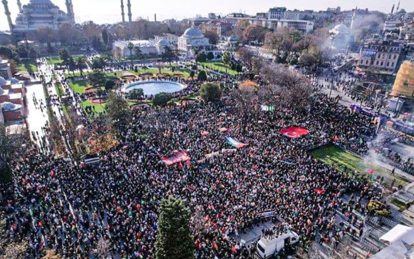İstanbul’da Binlerce Müslüman, Gazze İçin Yürüdü