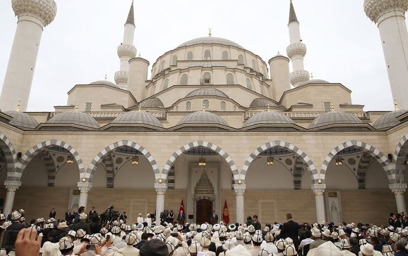 Kırgızistan’da Camiler "Standart Altı" Bahanesiyle Kapatılıyor
