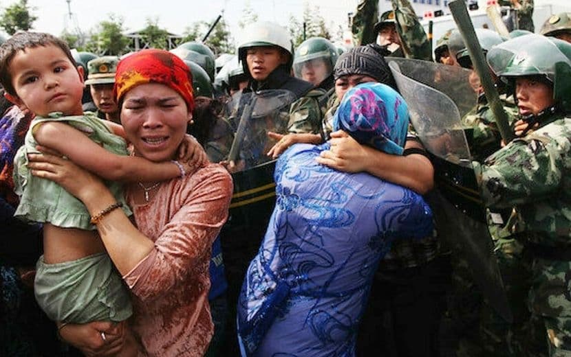 Komünist Çin, Türkiye’de Uygurlara Şantajla Muhbirlik Yaptırıyor
