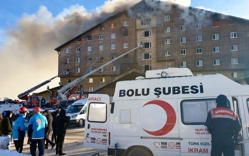 Otel Yangınında İktidar-Muhalefet Kavgası