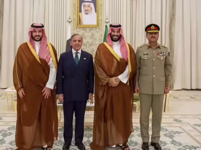 Arabulucu Rolündeki Pakistan, Aba Altında Sopa Gösteriyor