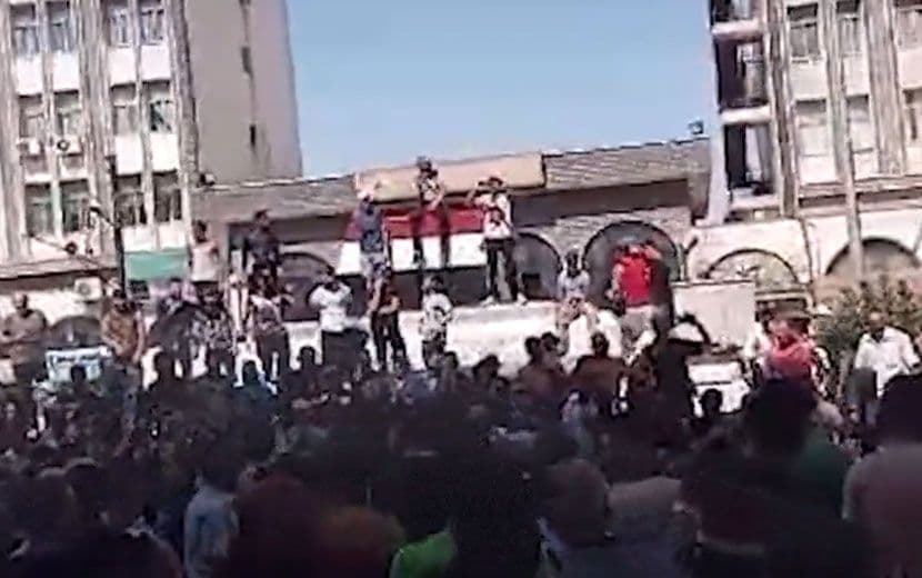 Suriye’de Esed Rejimi Protesto Ediliyor: "Halk Rejimi Devirmek İstiyor"