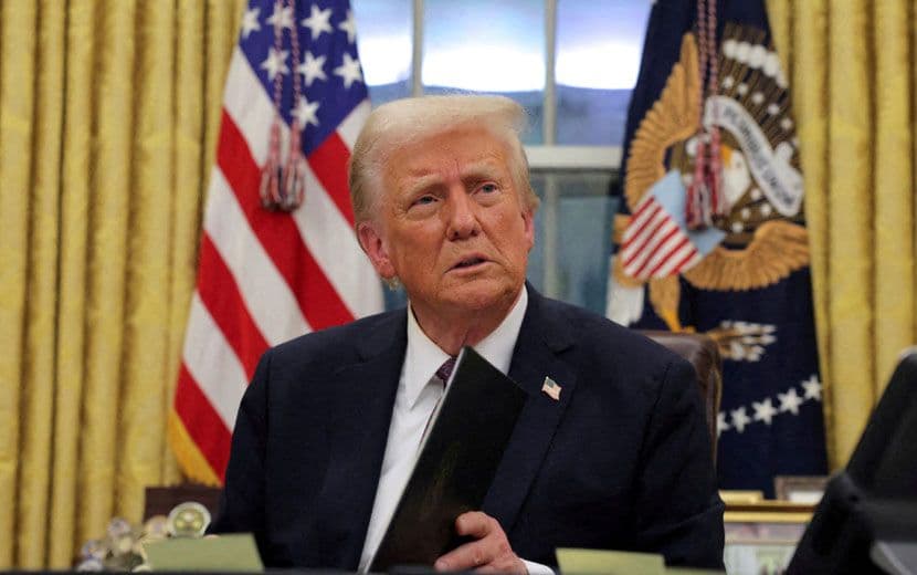 Trump’tan, İran’a Müdahale Söyleminden Geri Adım